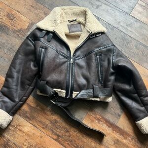 ZARA JACKT
Choc brown